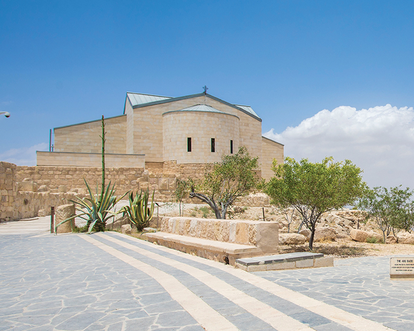 الكنيسة البيزنطية في جبل نيبو 2