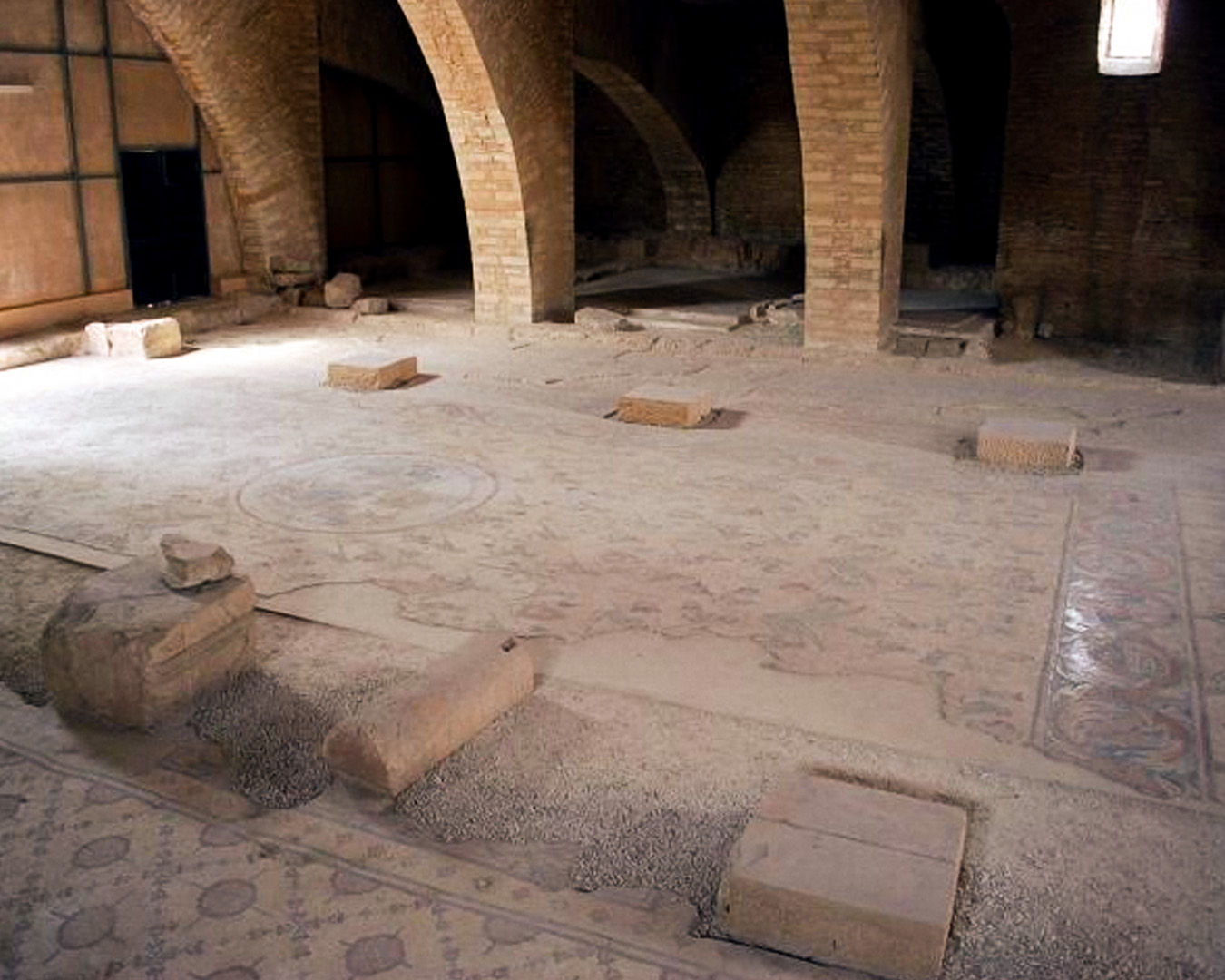 كنيسة الرسل مادبا 2.jpg